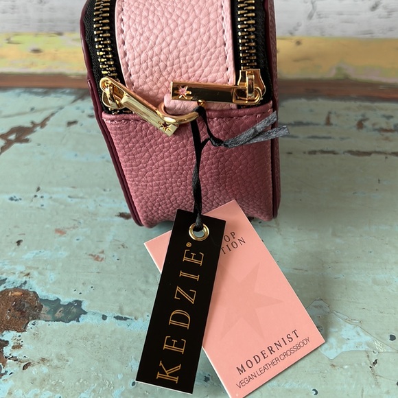 MODERNIST VEGAN LEATHER CROSSBODY - Picture 7 of 7